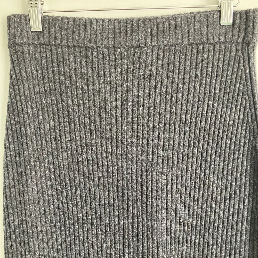 HUGO BOSS Charcoal Grey Ribbed Wool and Cashmere Blend MIDI Skirt Size M NWT - Picture 5 of 15